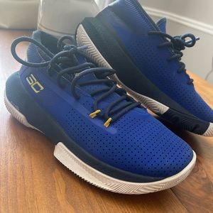 Under Armour Curry Zero IIIs. Size 4youth